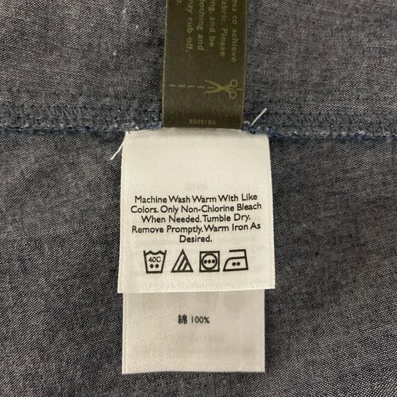 Eddie Bauer Women’s Cotton Sleeveless Button Down Blouse Top Large Chambray - Picture 7 of 8